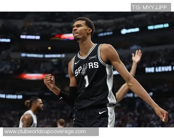 文班亚马首场比赛表现惊艳5次盖帽与字母哥隔扣引发热烈讨论